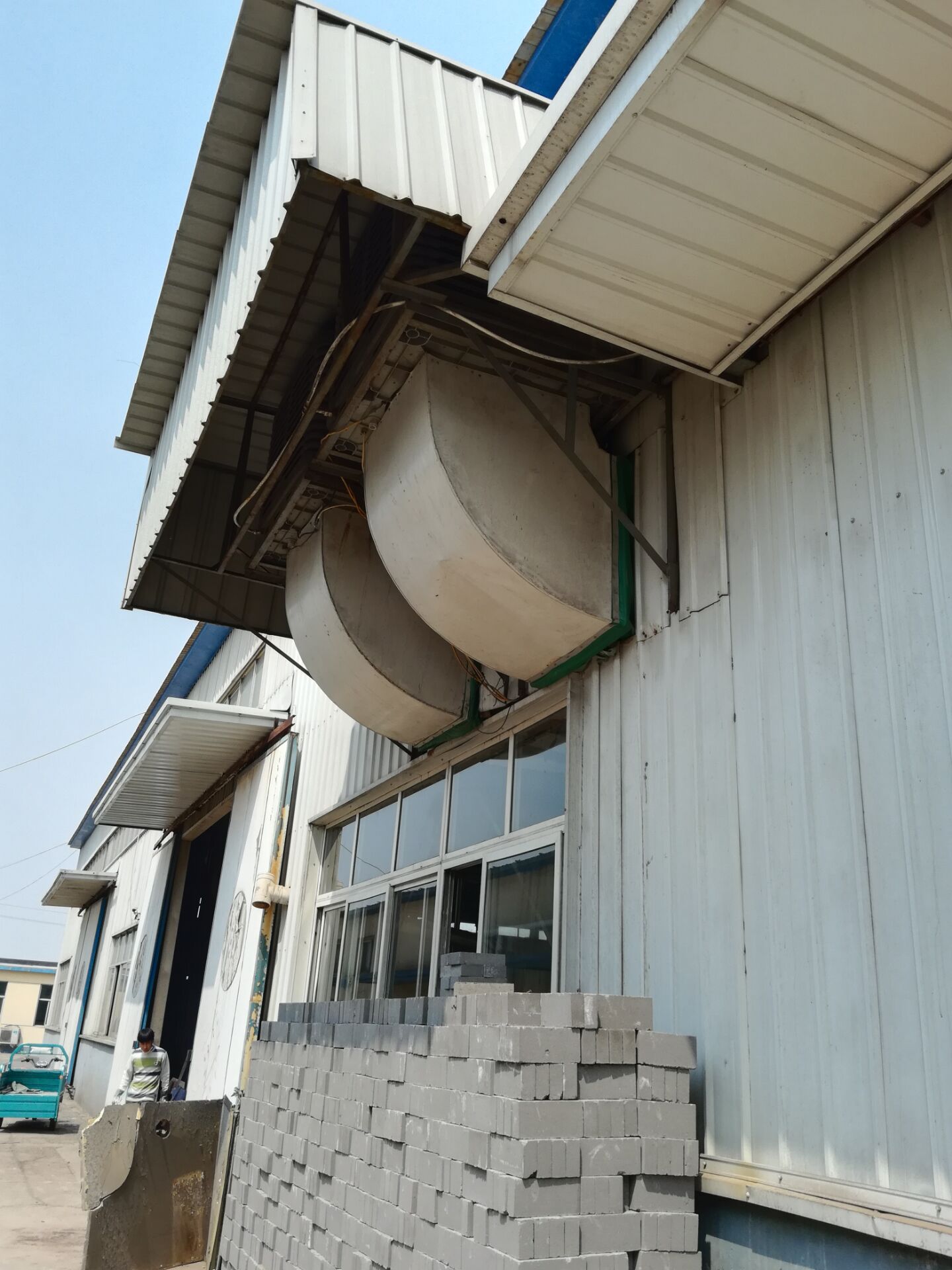 精細(xì)化工廠給車間怎么做工位降溫系統(tǒng)？