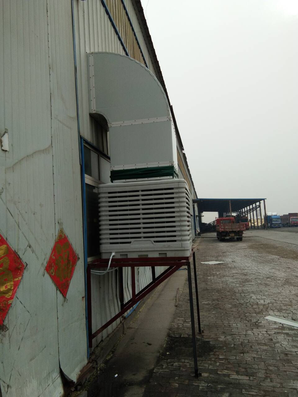 注塑廠降溫 注塑車間降溫換氣方案_設(shè)備注塑廠降溫 注塑車間通風(fēng)換氣解決方案注塑車間高溫降溫解決辦法—-安裝負壓排風(fēng)扇|降溫解決方案